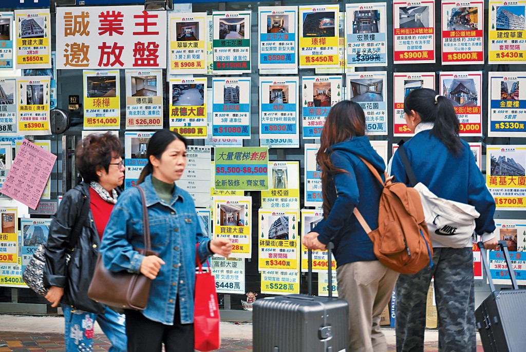 樓市氣氛持續向好，不僅上車客加快置業步伐，換樓客入市意欲亦回升，多個中價屋苑議價空間縮窄至1%到2%。