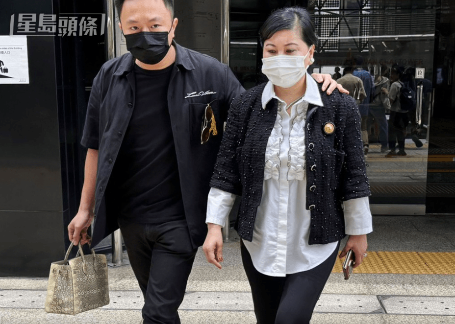 蔡天鳳(Abby)碎屍案審訊期間，其母親張燕花作供時披露，女兒15歲在弘爵國際學校就讀時認識前夫鄺港智。