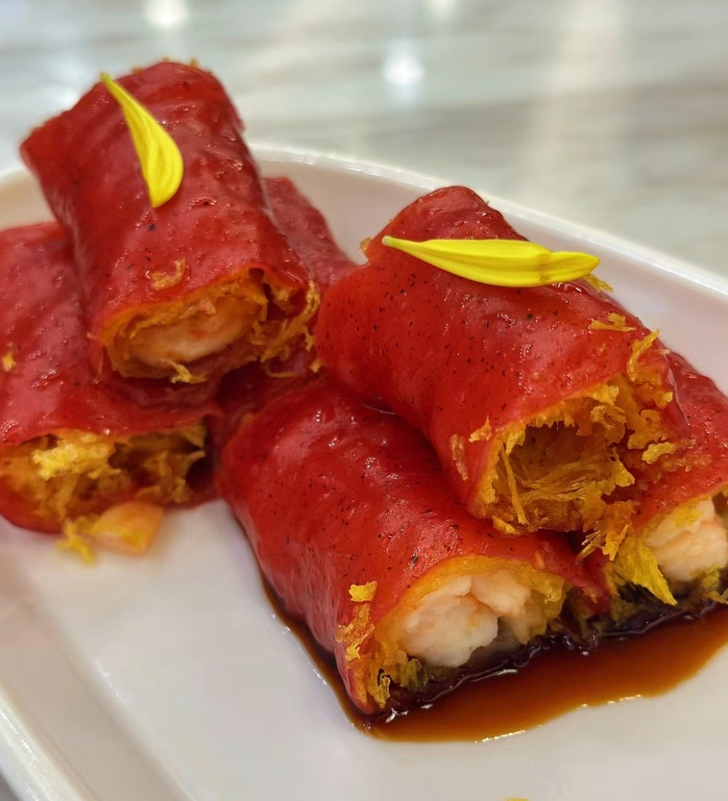 廣州彩點茶樓新派美食鮮蝦紅米腸。（圖片來源：小紅書@好運降林啦）