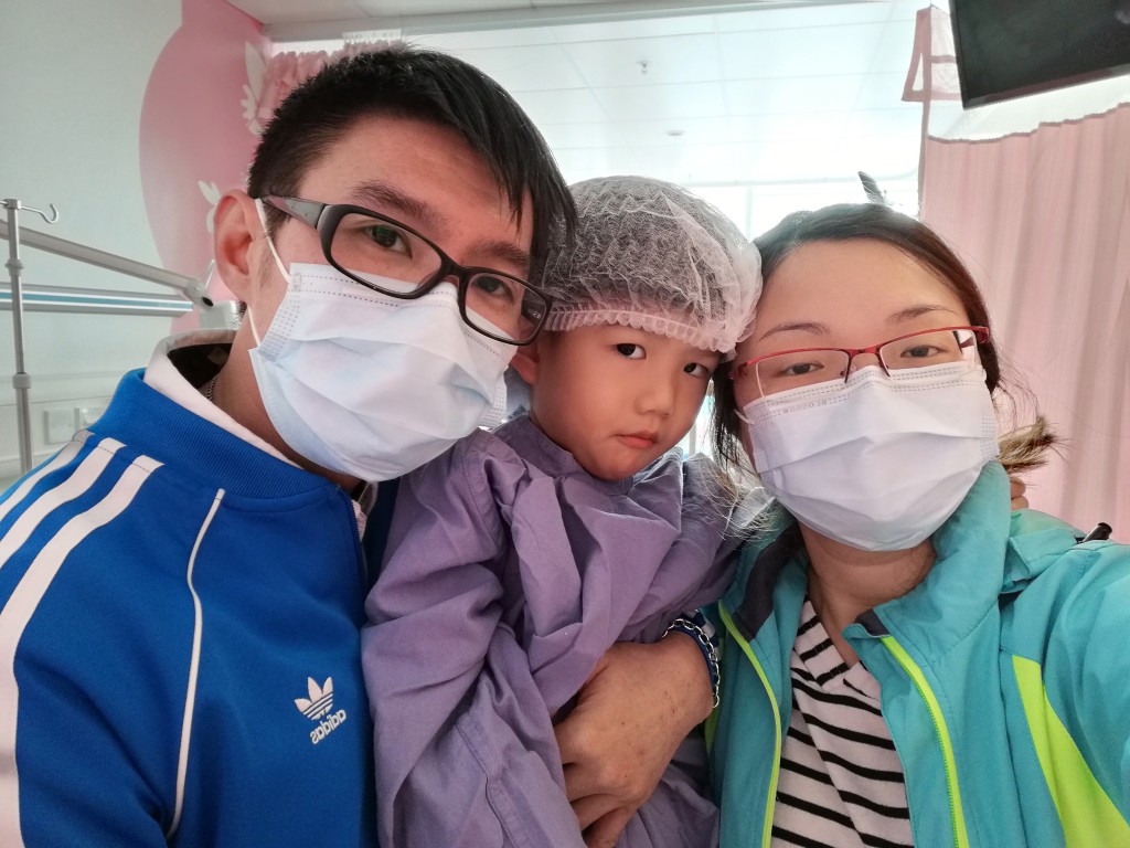 第一次手術前留影。(圖片來源:受訪者提供) 第一次手術前留影。(圖片來源:受訪者提供)