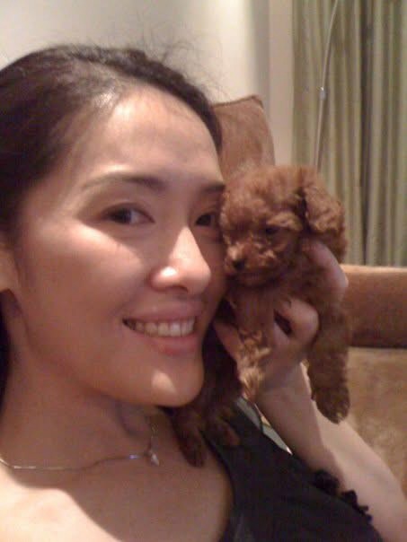 向海嵐晒出與愛犬昔日的合照。