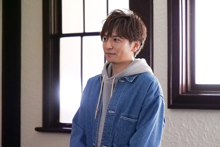 綾瀨遙為生田斗真飾演的前男友留下的奇怪遺書,展開調查。