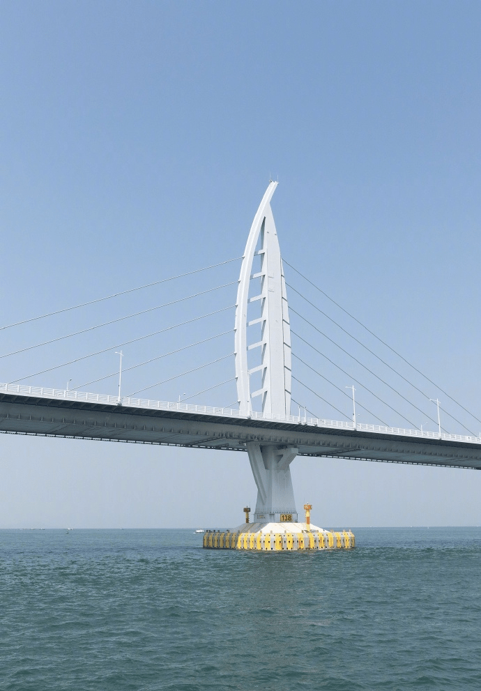 「风帆」造型的九洲桥。