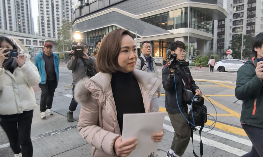 陳家珮到警署落口供大約一小時便離開。