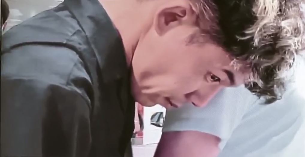 谷本將志閃避鏡頭。日本新聞截圖