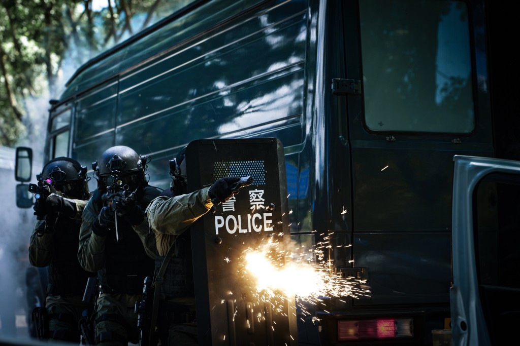 劇集充滿各種槍戰精彩場面。 劇集充滿各種槍戰精彩場面。