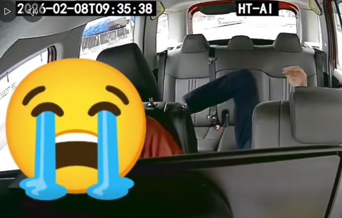 醉酒男乘客起飛腳踢向司機。fb車cam L（香港群組）影片截圖