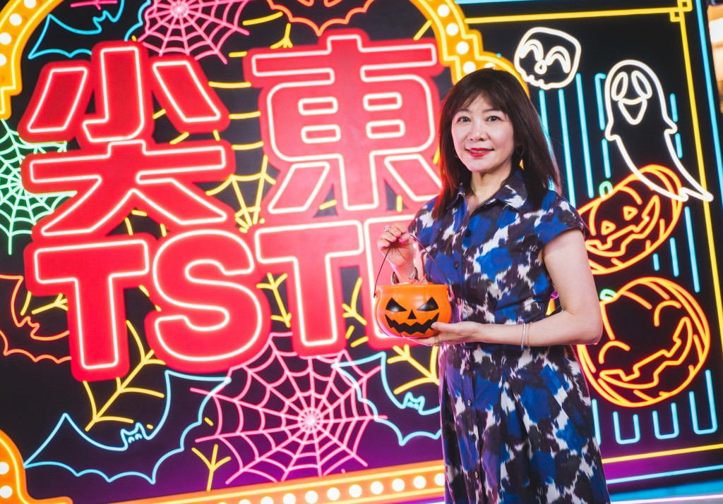 信和集團首席商務總裁蔡碧林指,今次旗艦活動透過融合萬聖節Cosplay文化及電音派對,帶來連續三個星期不同主題,邀請本地及國際人氣DJ坐鎮打造橫跨整個10月的『香港萬聖月』精彩節目,吸引本地市民及來自世界各地的旅客參與,為香港注入更強經濟動力 信和集團首席商務總裁蔡碧林指,今次旗艦活動透過融合萬聖節Cosplay文化及電音派對,帶來連續三個星期不同主題,邀請本地及國際人氣DJ坐鎮打造橫跨整個10月的『香港萬聖月』精彩節目,吸引本地市民及來自世界各地的旅客參與,為香港注入更強經濟動力