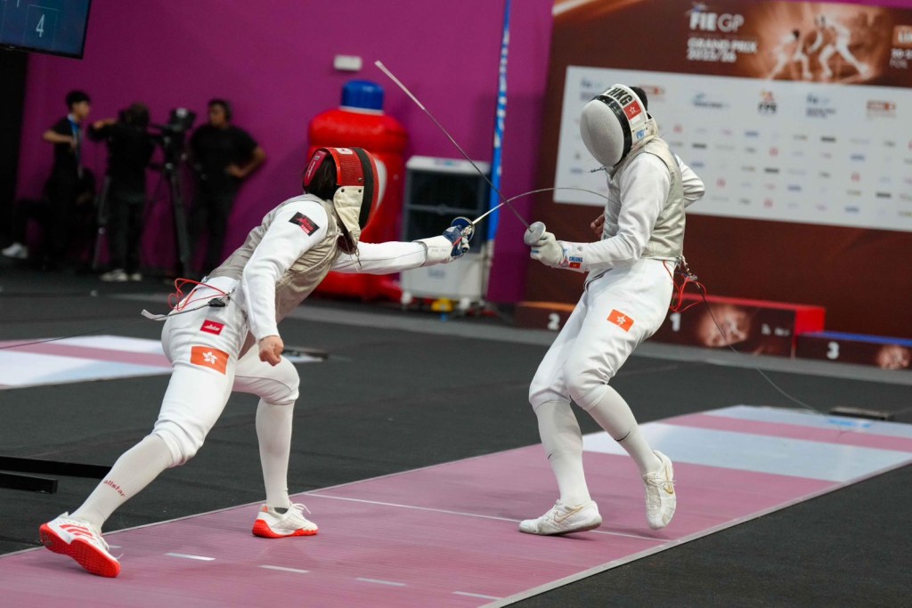 香港两位男花领军人蔡俊彦（左）及张家朗（右）在８强对垒。香港剑总图