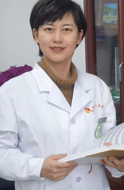 韓琳被質疑只搞學術管理，脫離護士前線。微博＠北美一號社交悍匪  