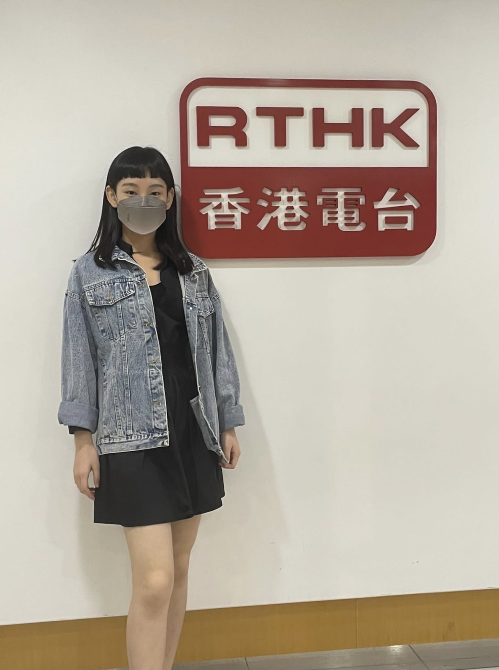 Gigi以個人歌手名義帶住新歌到電台做訪問,感覺好神奇。