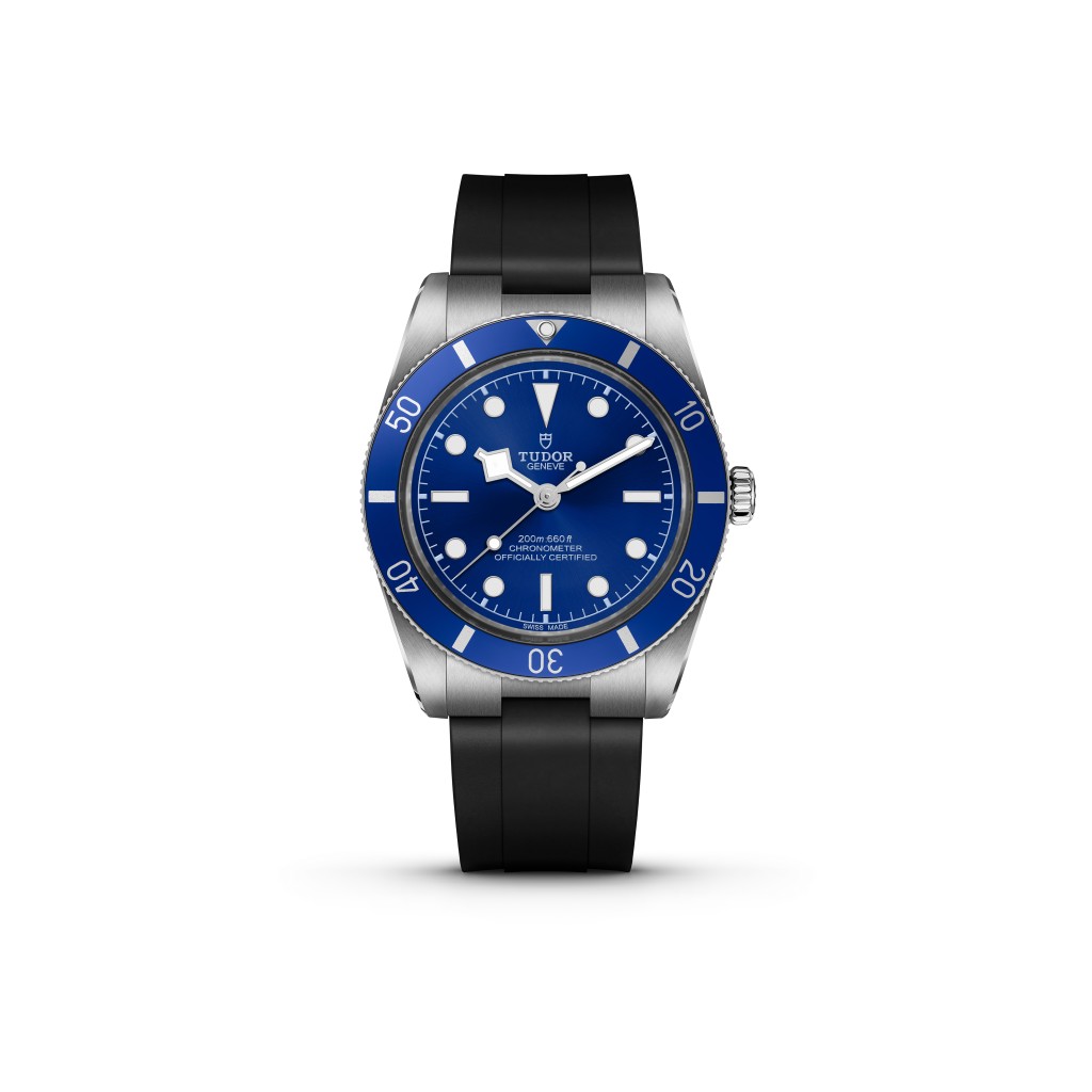 Tudor Black Bay 54 / 錶殼：37mm不鏽鋼 / 機芯：MT5400型自動 / 售價：$32,600（橡膠帶）。