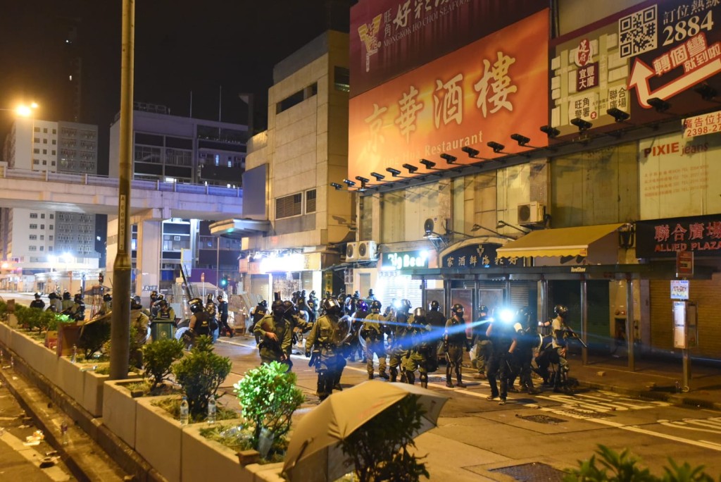 防暴警當日在彌敦道太子道西一帶清場。