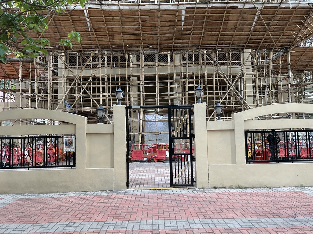 現場為屯門景峰徑4至8號怡樂花園。曾志恆攝 現場為屯門景峰徑4至8號怡樂花園。曾志恆攝