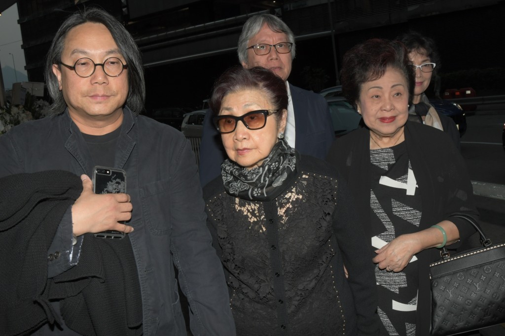 白雪仙2018年到香港殯儀館向粵劇名伶兼好友吳君麗致祭。