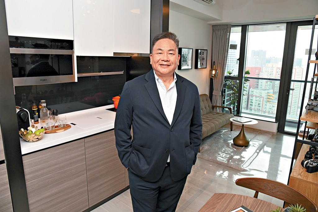 麗新潘銳民表示,新盤定價現市況下沒有條件進取,需以優惠價格吸引買家。