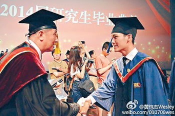 ■Wesley（右）剛於北京電影學院畢業，並正式加入娛圈發展。