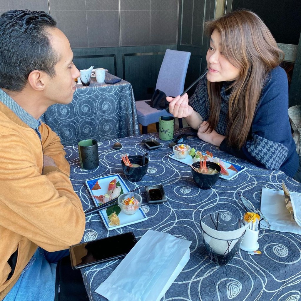 嘉姐指對住異國老公就如去旅行一樣,日日充滿新鮮感。