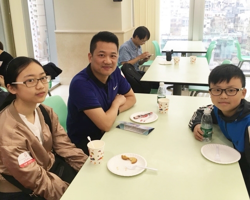 任職老師的嚴先生透露今次的門票由教聯會提供。