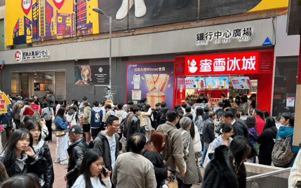 香港分店首日開業盛況（圖片來源：ALEXCITY@小紅書)