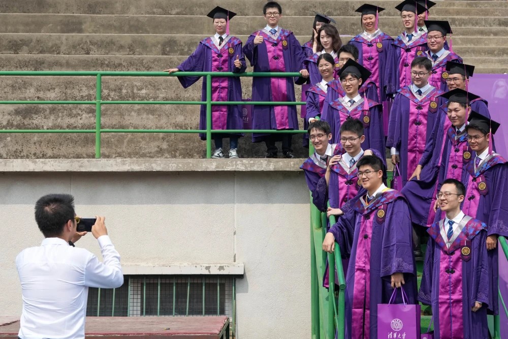 社會擔心K字簽證會對大學生就業造成壓力。新華社