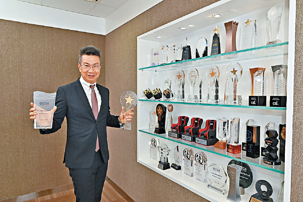 ■CSL Mobile個人流動通訊業務董事總經理林國誠先生獲得多間機構之獎項,對全體同事都相當鼓舞。