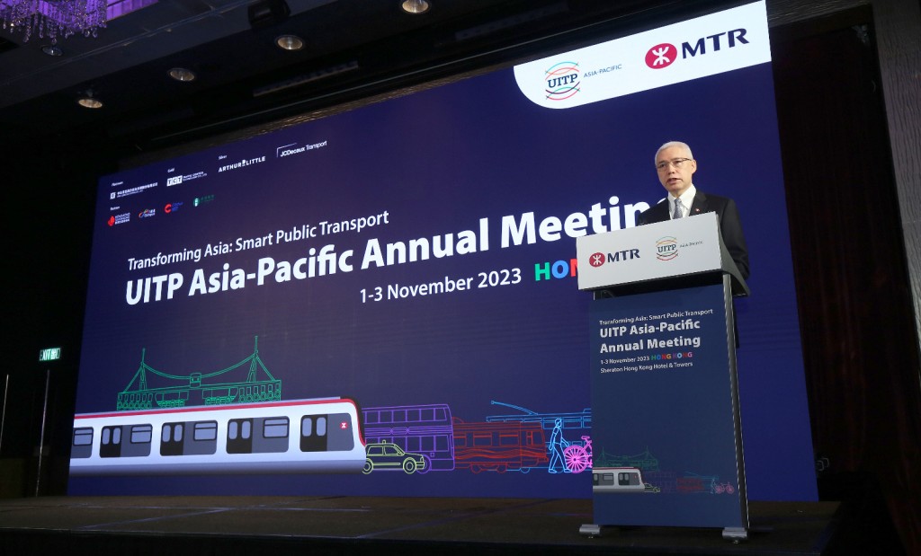 港鐵公司主席歐陽伯權博士表示國際公共交通聯會（UITP）第22屆亞太區年會的主題「亞洲轉型：智慧公共交通」恰逢其時。經過三年的疫情後，世界正在重振活力，各方準備好進行各種形式的交流和合作。