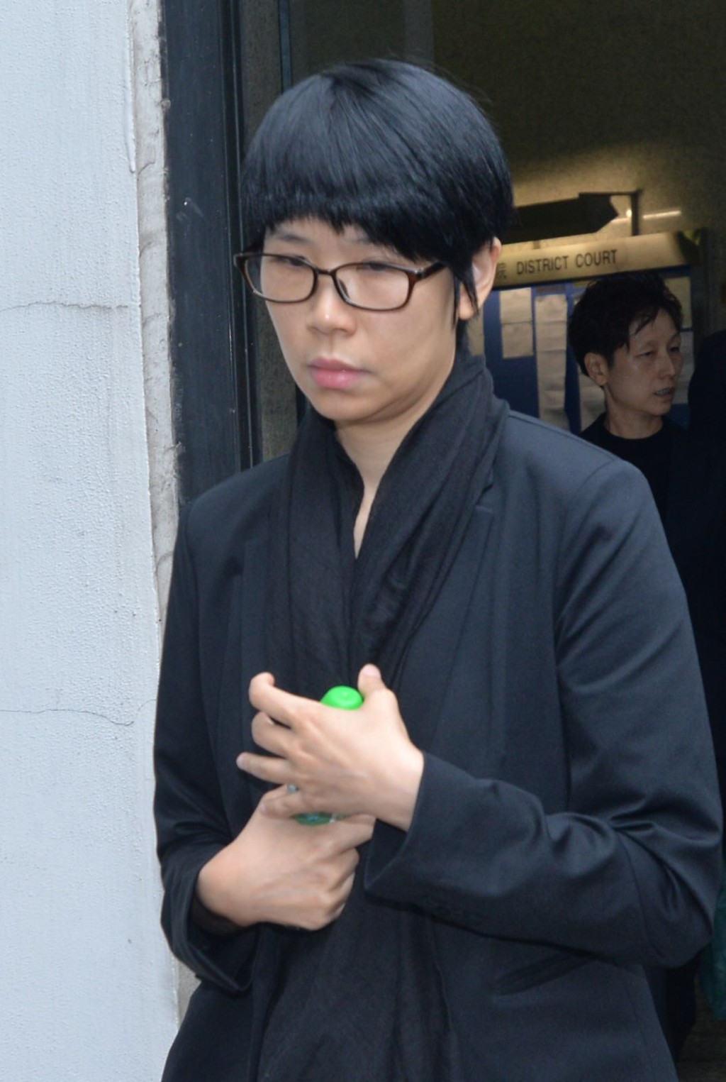 前經理人梁雅詩涉欺詐,案件押後至明早才開審。梁譽東攝