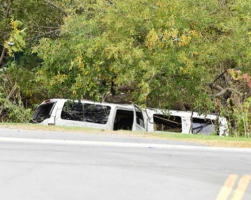 州長科莫（Andrew Cuomo）表示，那部房車不應在路上行駛。(網圖) 