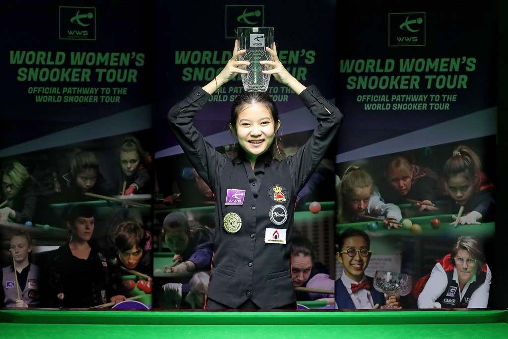 勒查露高舉冠軍。 World Women’s Snooker圖片