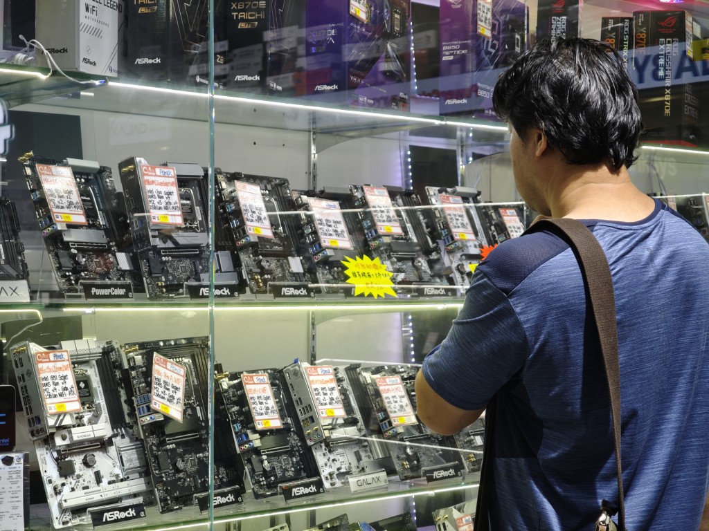不少電競迷買電腦都會到黃金、旺電「砌機」（組裝電腦）。