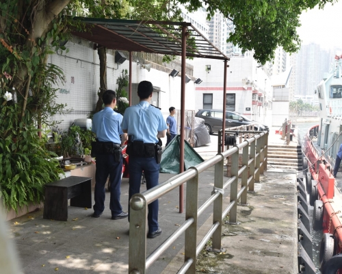 屍體送上青衣消防碼頭,警方初步調查相信事件無可疑。