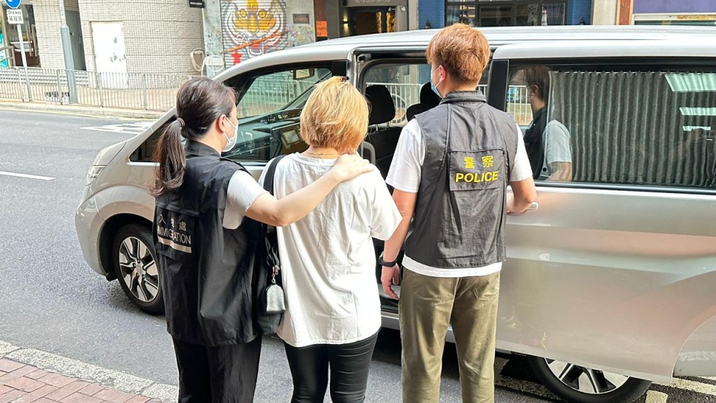 警方於灣仔一帶拘捕3名30至42歲的印尼籍女子。警方圖片