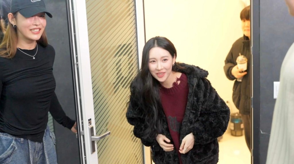 宣美突然探班，AL、Jeremy大表興奮。