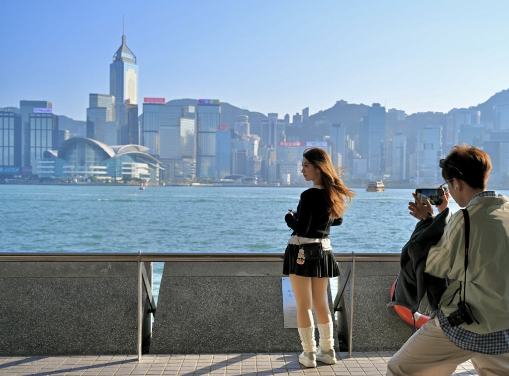 受東北季候風影響，周末天氣將再度轉冷，預計最低氣溫將降至14度左右。