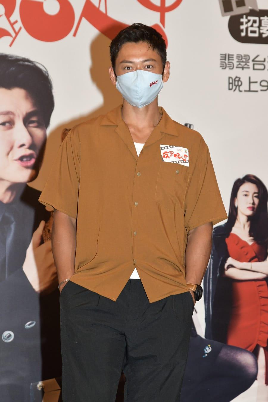 張振朗預告稍後會扮攞命學生妹。