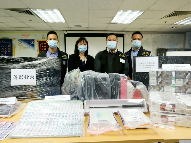 大埔警區助理指揮官(刑事)莊成逸警司(右二)。