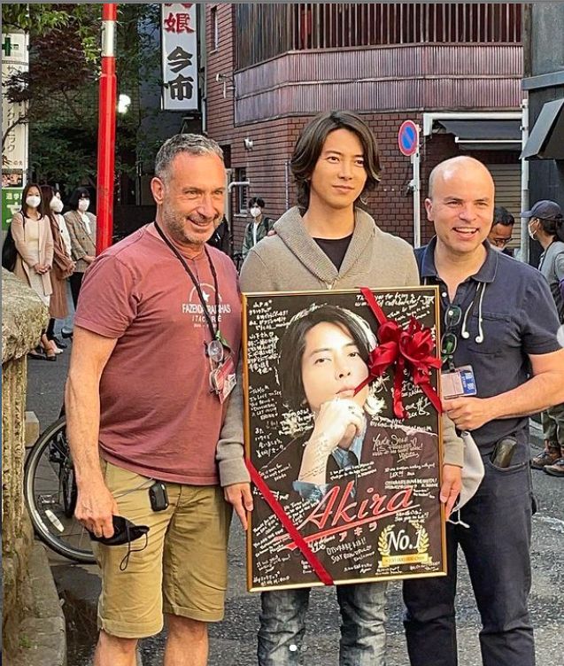 山下進軍荷里活拍外語作品。
