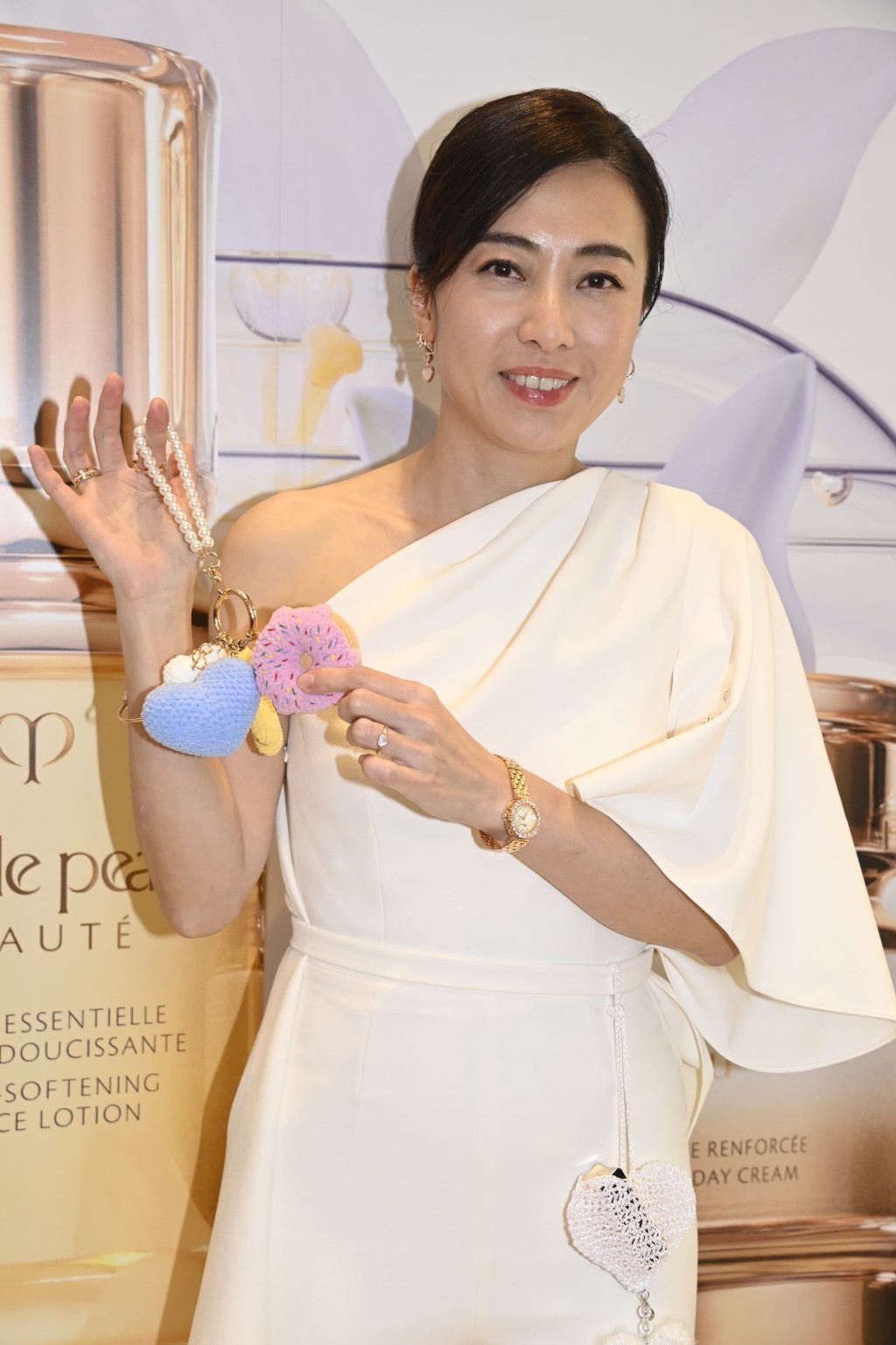 甘比旗下鈎織工坊也有和品牌合作。 甘比旗下鈎織工坊也有和品牌合作。