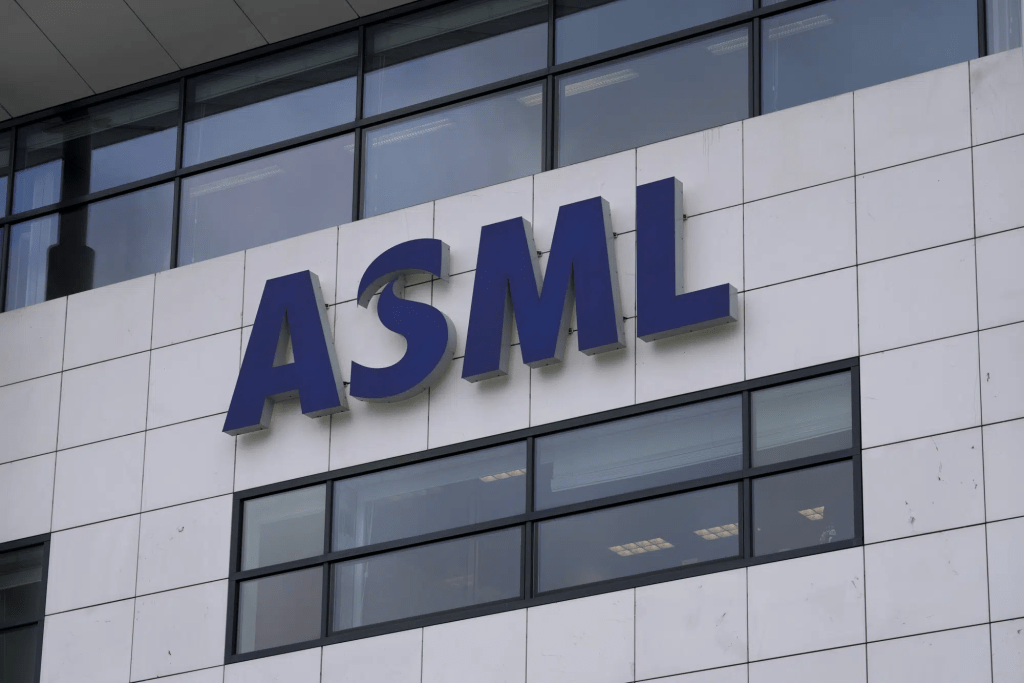 全球最大製造商艾司摩爾（ASML）必須先取得荷蘭政府許可才能繼續出口中國。AP資料圖