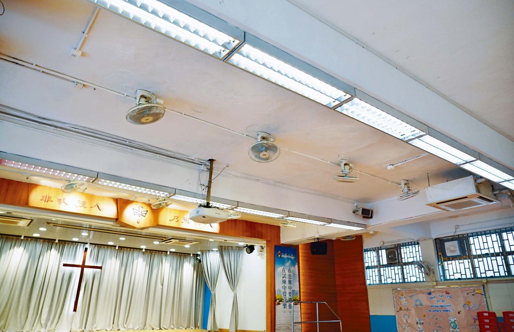 校舍透過計劃替換了500多支LED光管。