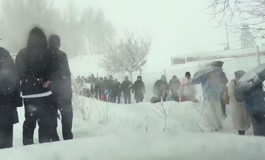 吉林珲乌高速松原至长春段的发生串烧式车祸。微博
