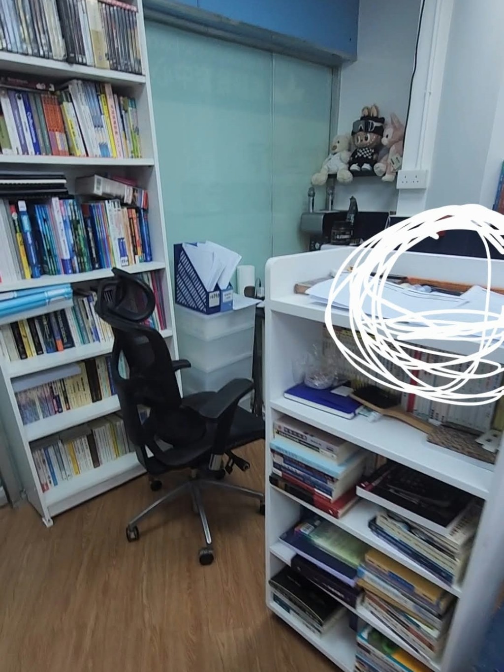 涉事學生聲稱,補習社曾用不同用具打學生。Threads 涉事學生聲稱,補習社曾用不同用具打學生。Threads