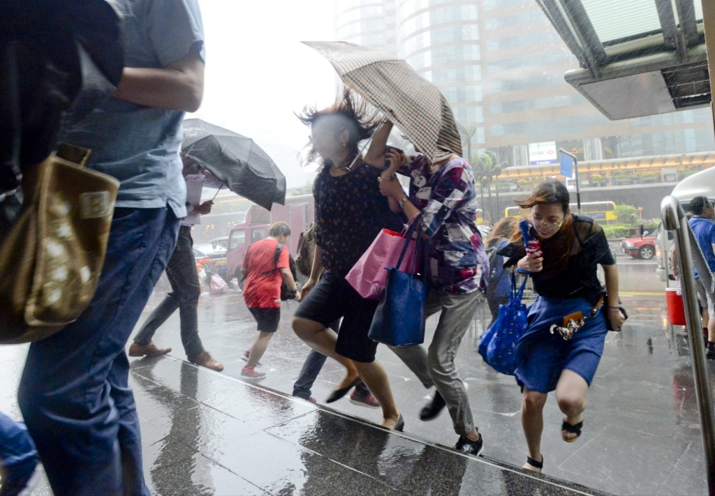 天文台預測星期二密雲有雨及有狂風雷暴,雨勢有時頗大。資料圖片