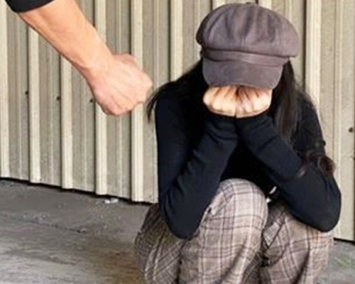 台灣基隆躁鬱男子經常怒罵妻子，甚至動手打她。網圖
