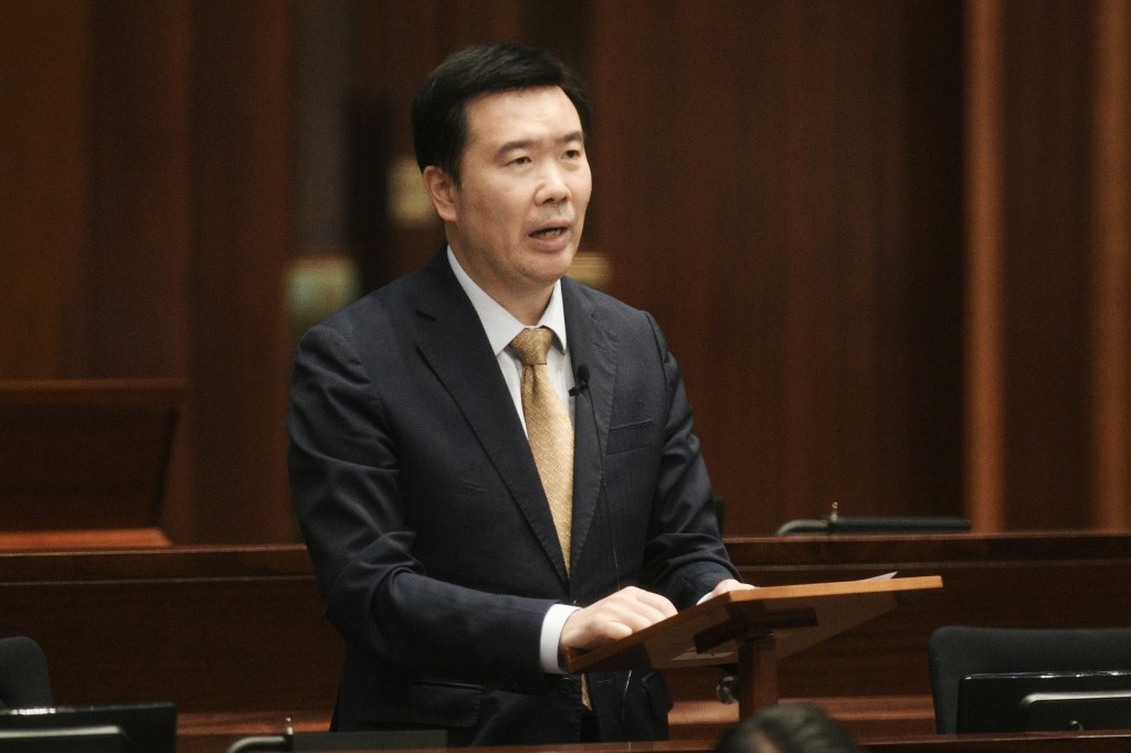 經濟發展事務委員會,由商界(第三)的嚴剛當選主席。資料圖片 經濟發展事務委員會,由商界(第三)的嚴剛當選主席。資料圖片