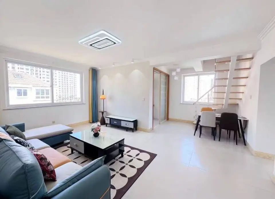 单位开拍价仅1万元人民币。京东App