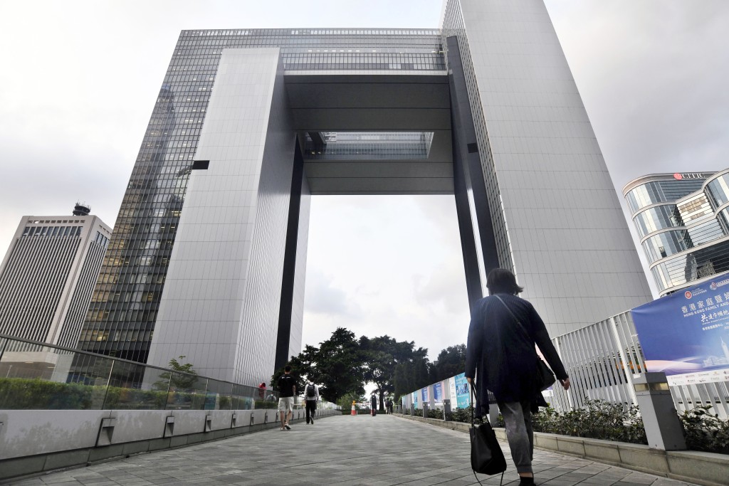 惟涵蓋範圍未包括最高級別的常任秘書長，政界關注會否出現漏洞。