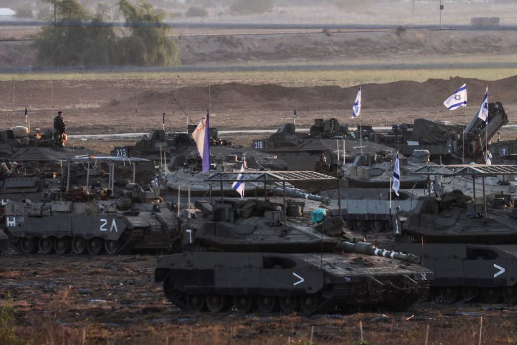 以色列大批坦克及軍車集結在加沙邊境，料即將採取地面攻勢。路透社