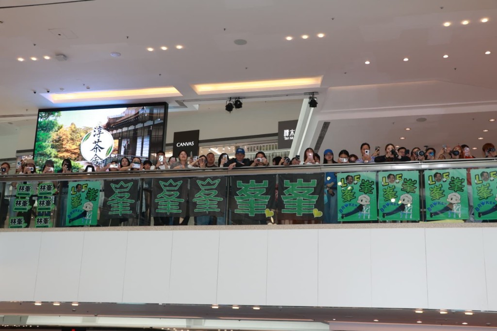 好多fans! 好多fans!